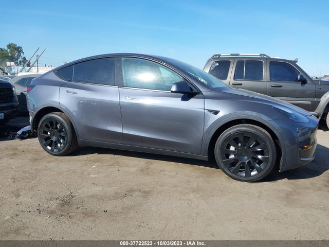 Tesla Model Y Long Range 2023 7SAYGDEE2PF880420 Image 13