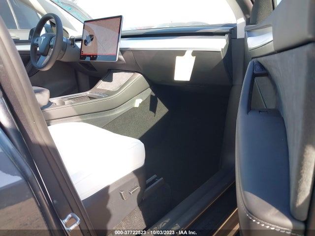 Tesla Model Y Long Range 2023 7SAYGDEE2PF880420 Image 5