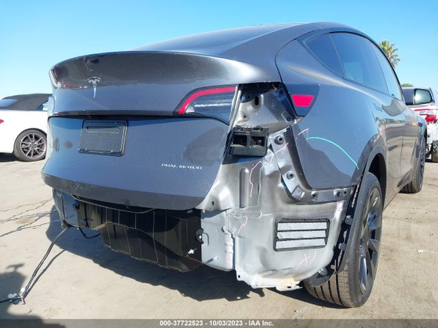 Tesla Model Y Long Range 2023 7SAYGDEE2PF880420 Image 6
