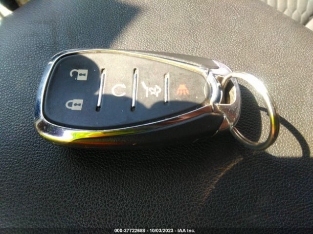 2GNAXUEV8L6122586 Chevrolet EQUINOX LT