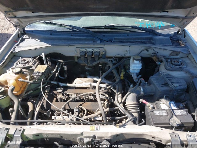 2005 FORD ESCAPE XLS VIN: 1FMYU02Z75KA48427