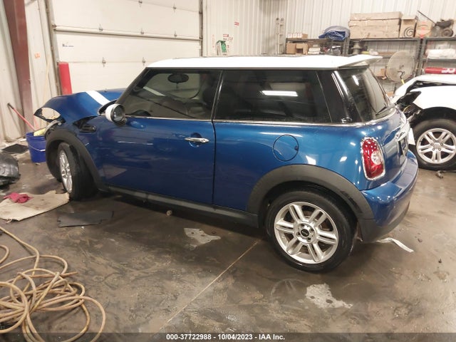 2012 MINI COOPER HARDTOP WMWSU3C58CT257123 Photo 2