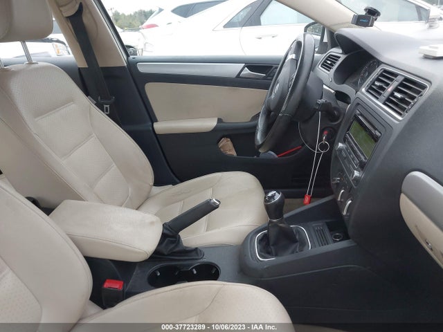 3VWB17AJ1EM385298 Volkswagen Jetta Sedan Se W/connectivity