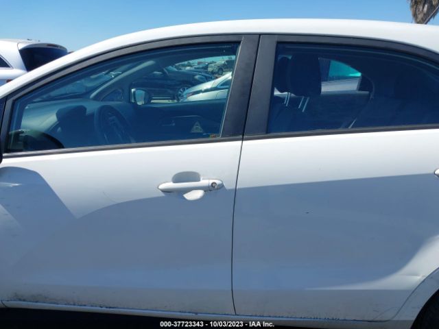 KNADM5A33F6459621 KIA RIO LX