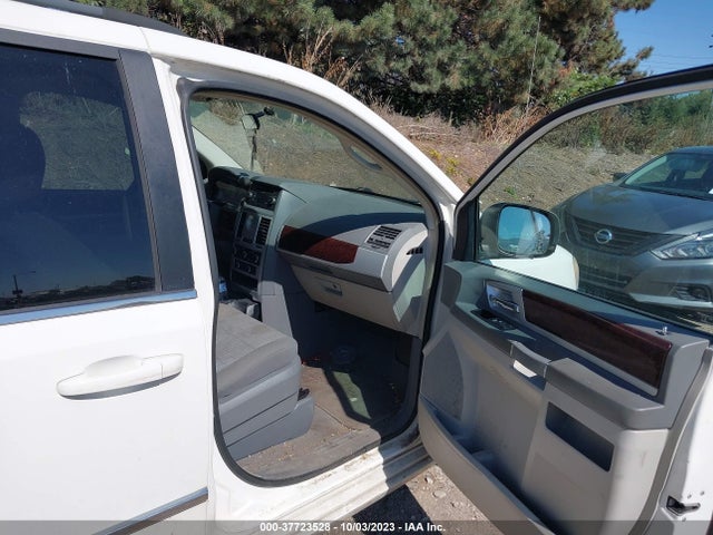 2010 CHRYSLER TOWN & COUNTRY TOURING VIN: 2A4RR5D17AR257204
