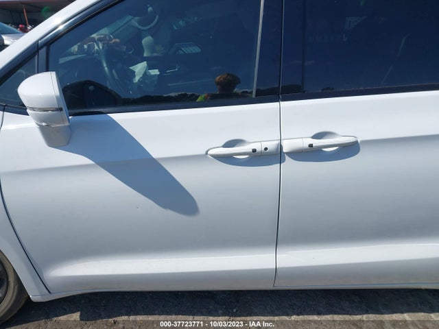 Chrysler Pacifica Limited 2018 2C4RC1GG3JR172120 Image 14