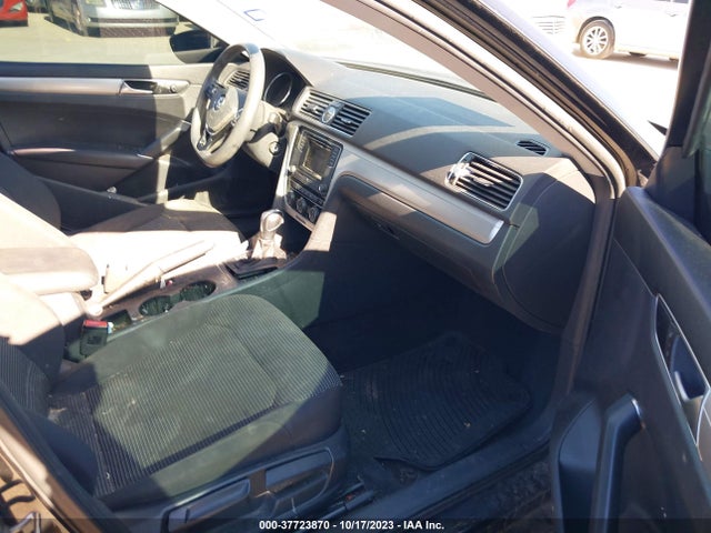 1VWAT7A39GC027491 Volkswagen Passat 1.8t S