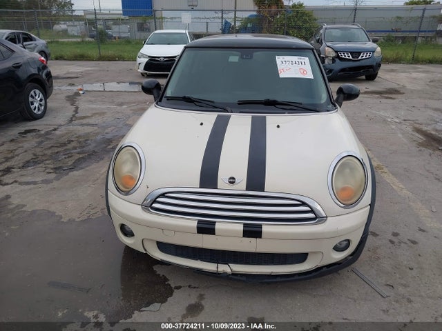 2010 MINI COOPER HARDTOP WMWMF3C59ATZ66045 Photo 5