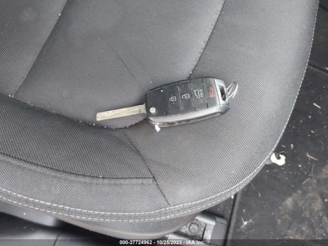KNDJP3A51H7416895 KIA SOUL +
