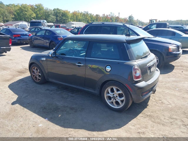 2011 MINI COOPER HARDTOP WMWSV3C54BTY10314 Photo 2