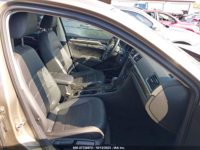 1VWBT7A33GC026552 Volkswagen Passat 1.8t Se