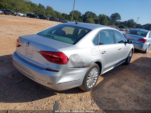 1VWBS7A39GC043049 Volkswagen Passat 1.8t Se
