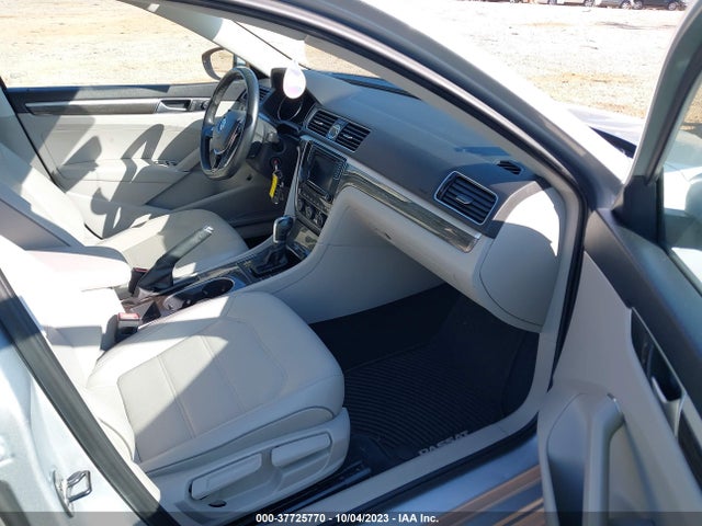 1VWBS7A39GC043049 Volkswagen Passat 1.8t Se