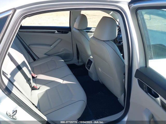 1VWBS7A39GC043049 Volkswagen Passat 1.8t Se