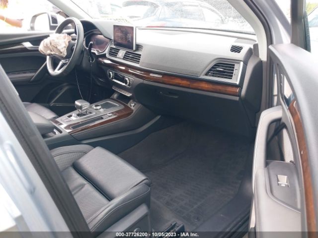 WA1BNAFY7K2048965 Audi Q5 Premium Plus