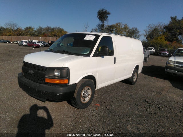 Chevrolet EXPRESS CARGO VAN 2015 1GCWGFFFXF1172284 Image 2