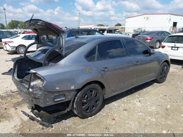 1VWAT7A33FC035844 Volkswagen Passat 1.8t S