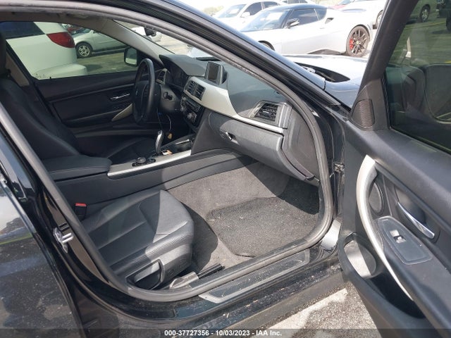 BMW 320i 2017 WBA8A9C51HK619814 Image 5