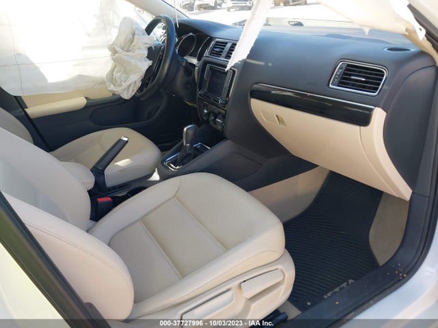 3VWL07AJ5GM375402 Volkswagen Jetta Sedan 1.8t Sel