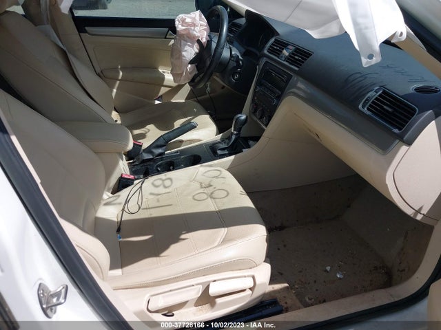 1VWAS7A35FC027960 Volkswagen Passat 1.8t Wolfsburg Ed