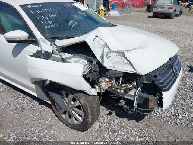 1VWAS7A35FC027960 Volkswagen Passat 1.8t Wolfsburg Ed