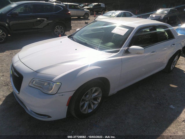 Chrysler 300 Limited 2015 2C3CCAAG7FH818128 Image 2
