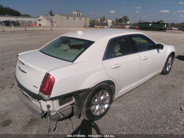Chrysler 300 Limited 2015 2C3CCAAG7FH818128 Image 4