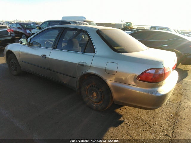 2000 HONDA ACCORD SDN LX VIN: JHMCG6650YC002533