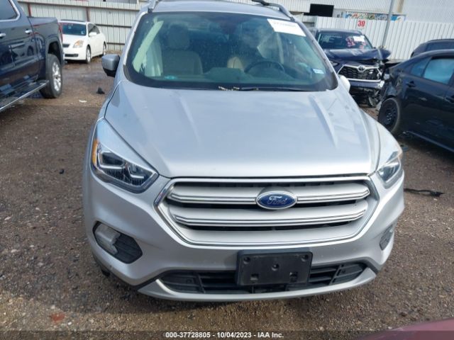 1FMCU0J90JUD03980 Ford Escape Titanium
