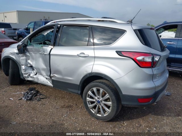 1FMCU0J90JUD03980 Ford Escape Titanium