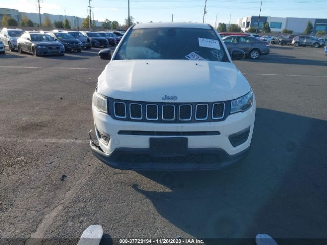 3C4NJCAB9JT369013 Jeep Compass Sport
