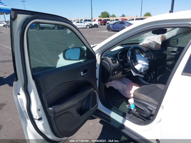 3C4NJCAB9JT369013 Jeep Compass Sport