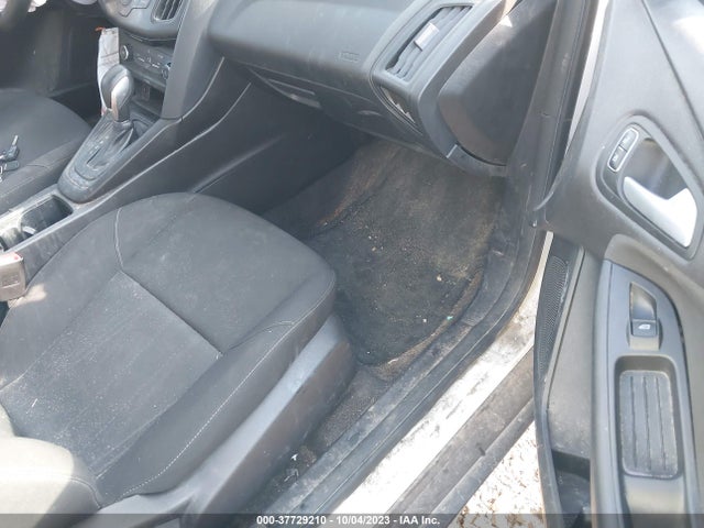 2018 FORD FOCUS SE VIN: 1FADP3K28JL235667