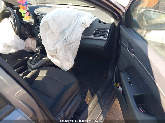 Hyundai ELANTRA SE 2018 5NPD74LF9JH315193 Image 5
