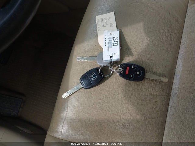 2011 HONDA ACCORD SDN EX-L VIN: 1HGCP3F88BA004822