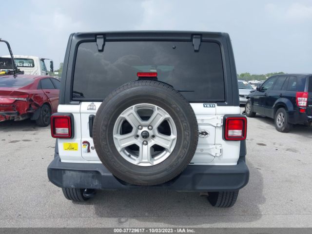 1C4HJXDG8JW132311 Jeep Wrangler Unlimited Sport S