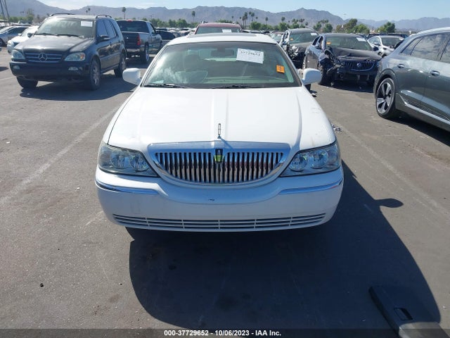 2007 LINCOLN TOWN CAR SIGNATURE LIMITED VIN: 1LNHM82W37Y639651