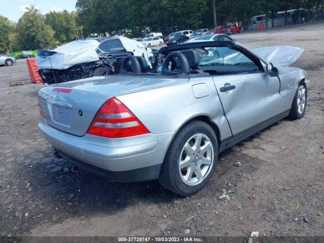 1999 MERCEDES-BENZ SLK-CLASS WDBKK47F0XF106233 Photo 3