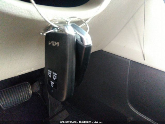 KNDNB4H35R6306806 KIA Carnival Lx