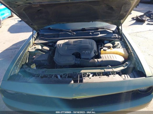 2C3CDZAGXJH166125 Dodge Challenger Sxt