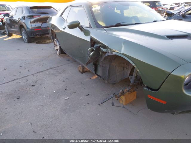 2C3CDZAGXJH166125 Dodge Challenger Sxt