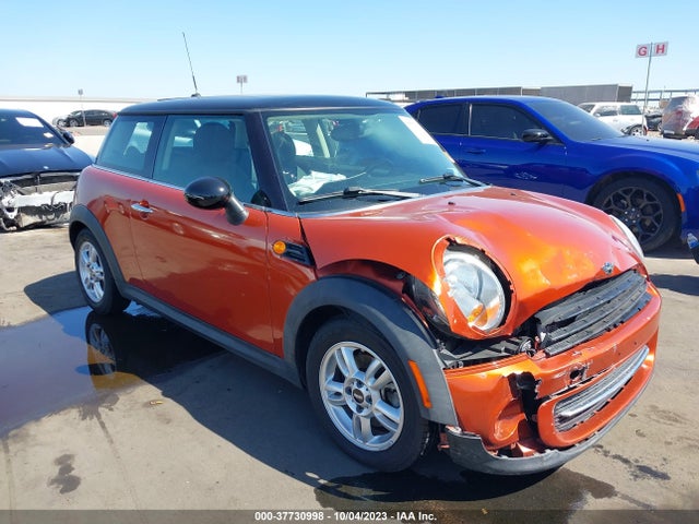 2011 MINI COOPER HARDTOP WMWSU3C52BT096637 Photo 0