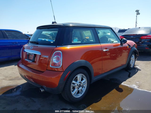 2011 MINI COOPER HARDTOP WMWSU3C52BT096637 Photo 3