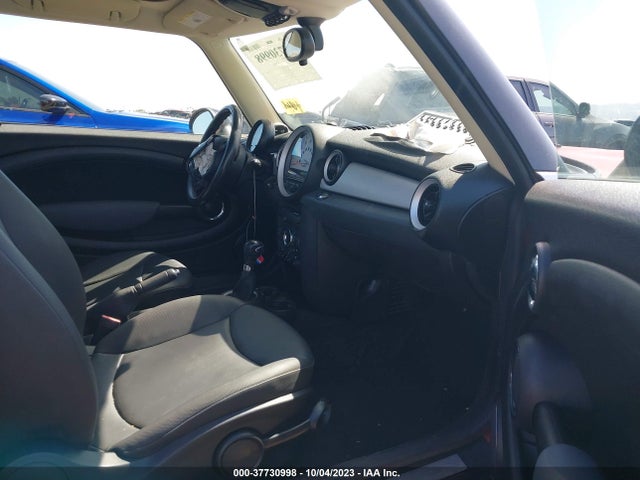 2011 MINI COOPER HARDTOP WMWSU3C52BT096637 Photo 4