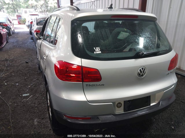 WVGAV7AX6FW607872 Volkswagen TIGUAN S