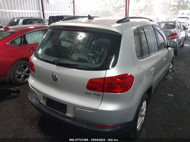 WVGAV7AX6FW607872 Volkswagen TIGUAN S