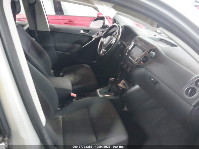 WVGAV7AX6FW607872 Volkswagen TIGUAN S