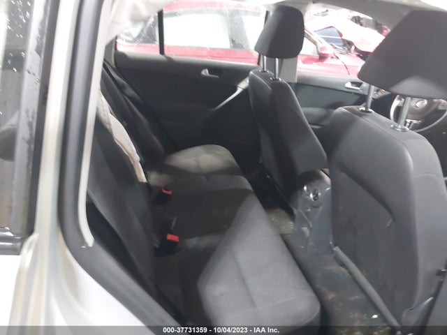 WVGAV7AX6FW607872 Volkswagen TIGUAN S