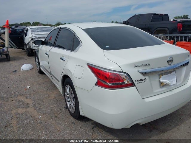 Nissan Altima 2.5 S 2015 1N4AL3AP3FC464082 Image 3