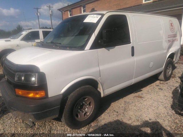 Chevrolet EXPRESS CARGO VAN 2019 1GCWGAFP9K1366262 Image 2
